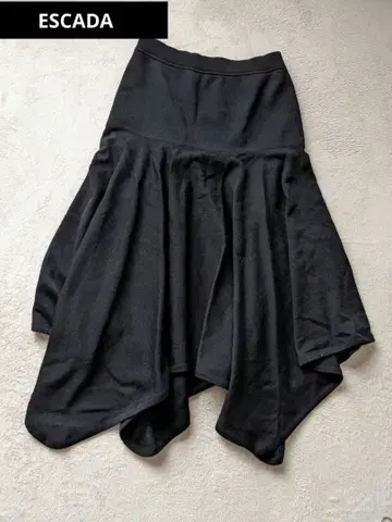ESCADA 블랙 플레어 스커트 34