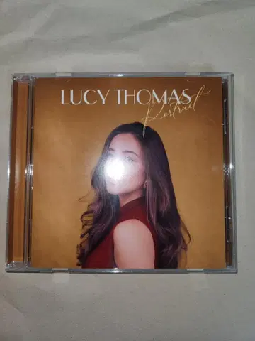 루시 토마스: Portrait