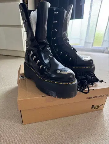 Dr. Martens 스터드 부착 플랫폼 부츠 25cm