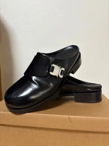 블랙 가죽 백리스 로퍼