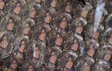 트위스테 레오나 실험복 캔뱃지 80개