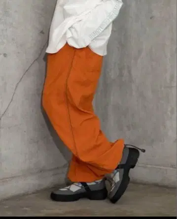 오렌지 와이드 팬츠 프론트 포켓 부착