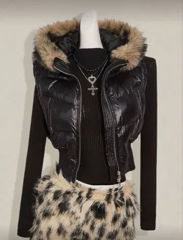 퍼 블랙 패디드 베스트 자켓