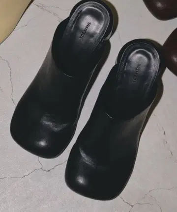 TODAYFUL 청키힐 사보 샌들 가죽 블랙 38