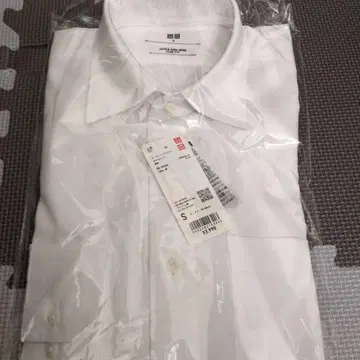 유니클로 슈퍼 논아이론 슬림 T셔츠 S 사이즈 3개 세트