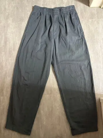 유니클로 U 라이트웨이트 맨투맨 와이드 팬츠 그레이 S