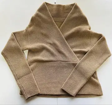 새상품급 베이지 랩 니트 긴팔