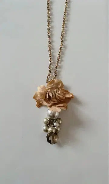체코 비즈 앤티크 꽃 모티브 펄 목걸이