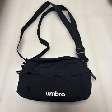 umbro 숄더백 블랙 작음