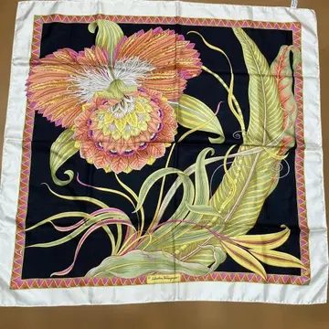 페라가모 스카프