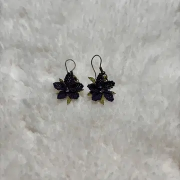 플라워 모티브 귀걸이 (양쪽 귀용)