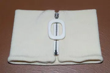 J.W.ANDERSON 아이보리 넥워머