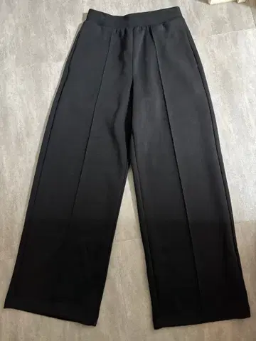 [ 신상 ] 유니클로C 맨투맨 스트레이트 팬츠 블랙 S