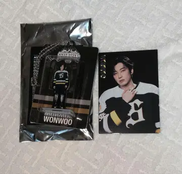 SEVENTEEN HOME 원우 아크릴 키링과 포토 카드