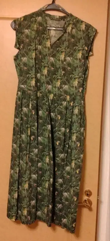 LIBERTY 슬리브리스 동물 패턴