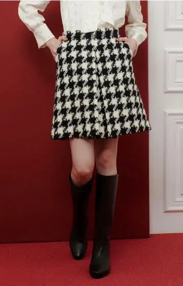 LOULOU WILLOUGHBY 로빙 하운드투스 체크 턱 미니 스커트