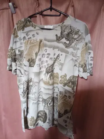 일품 KASEN 동물 프린트 레이온 반팔 사바나 패턴 T셔츠