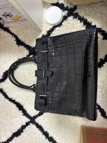 훌라 FURLA 블랙 크로커다일풍 토트백