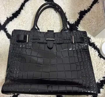 훌라 FURLA 블랙 크로커다일풍 토트백