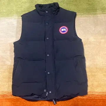 Canada Goose 블랙 다운 베스트