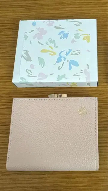 황궁 지갑 핑크 베이지 가죽 접이식 지갑