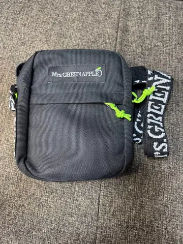 Mrs. GREEN APPLE의 숄더백