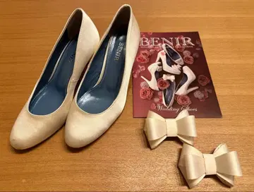 BENIR 아이보리 리본 포함 펌프스