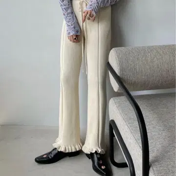 [선세풀] 볼륨 프릴 팬츠 리브 팬츠 니트 아이보리 F 화이트