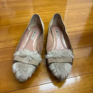 25cm DIANA 베이지 퍼 플랫슈즈