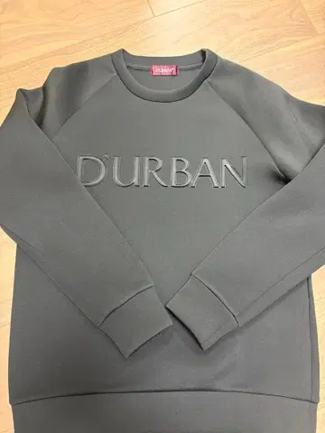 D'URBAN 종이상자 니트 블랙 맨투맨 M 엠보싱 트레이닝복