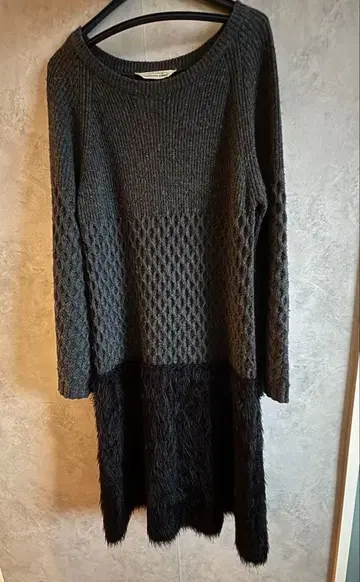 다크 그레이 & 블랙 퍼 니트 원피스