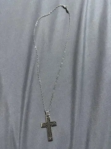 Emporio Armani 십자가 목걸이