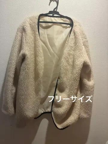 크림색 보아 자켓 겨울 의류 여성용 할인 있음