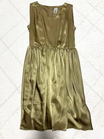 Jenevieve 슬리브리스 원피스