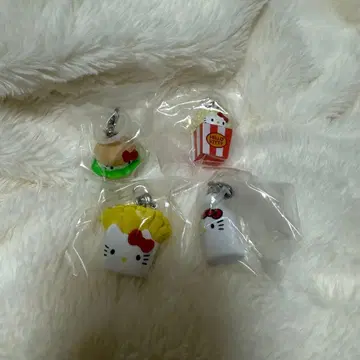 헬로키티 아메리칸 디자인 메지루시 액세서리