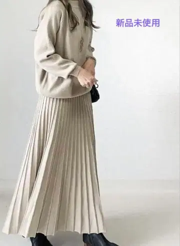 미사용 새상품 베이지 니트 스웨터 개더 스커트 셋업