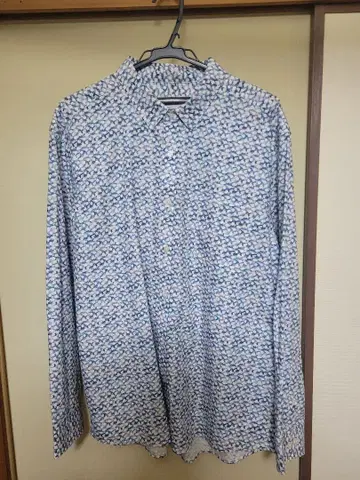 꽃무늬 블루 계열 긴팔 셔츠