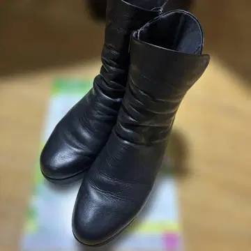 Relair 블랙 가죽 웨지 힐 부츠 23cm