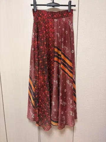 플레어 스커트 빨간색 계열 꽃무늬 스트라이프