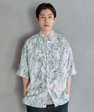 마블 무늬 반팔 셔츠 화이트 그린