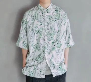 마블 무늬 반팔 셔츠 화이트 그린