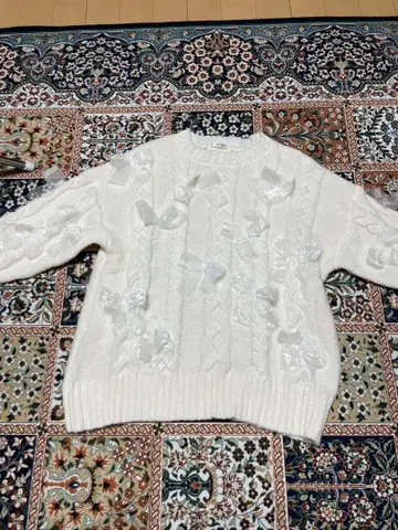 NICE CLAUP 화이트 니트 스웨터