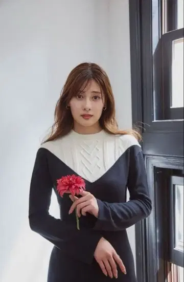 새상품 herlipto 투톤 케이블 니트 드레스