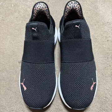 PUMA SOFTRIDE 블랙/핑크 스니커즈