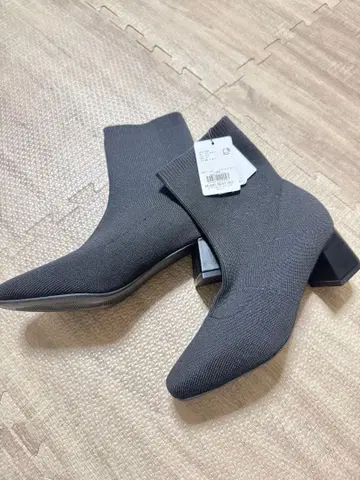 니트 부츠 블랙 새상품급 (한 번 착용)