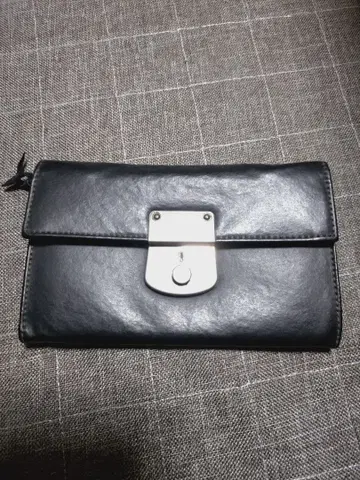 장 폴 고티에 블랙 가죽 장지갑 플랩식