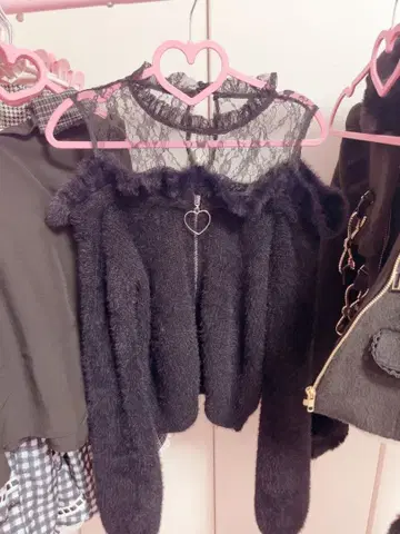 [ MA*RS ] 어깨 트임 샤기 니트탑 - 블랙