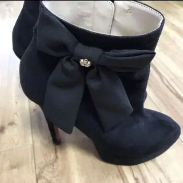 리본 포함 블랙 부츠 S 사이즈 핑크 밑창