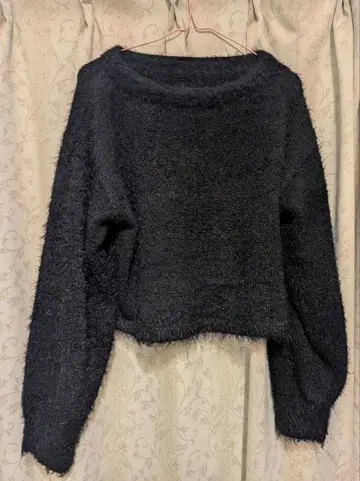 어반 리서치 보트넥 니트 (크롭 기장) 블랙