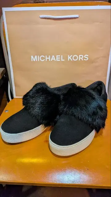 MICHAEL KORS 블랙 슬립온